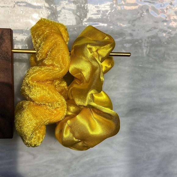 Scrunchie Bundle! Mystery Box- Includes 2-4 Pieces- NEW - Picture 5 of 16